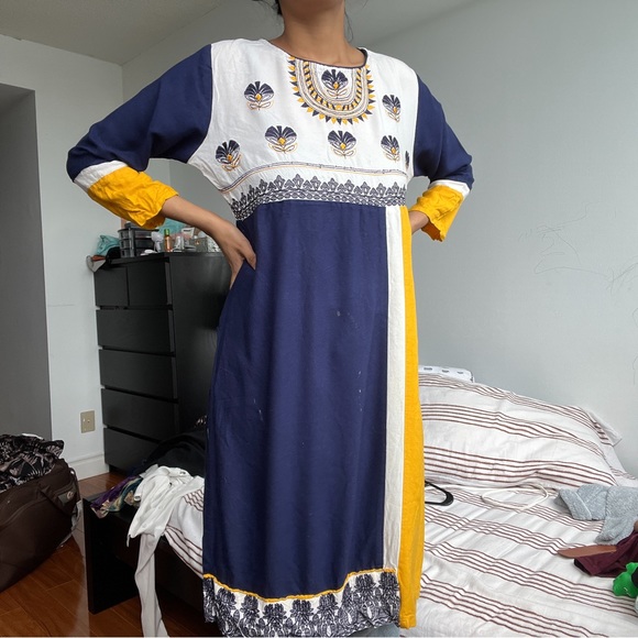 Blue & yellow embroidery blouse - Picture 4 of 10